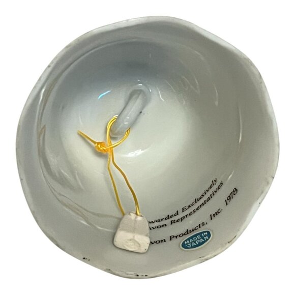 1978 Avon Award Porcelain Bell – Winter Scene – Made in Japan – Gold Trim – Excl - Picture 4 of 5